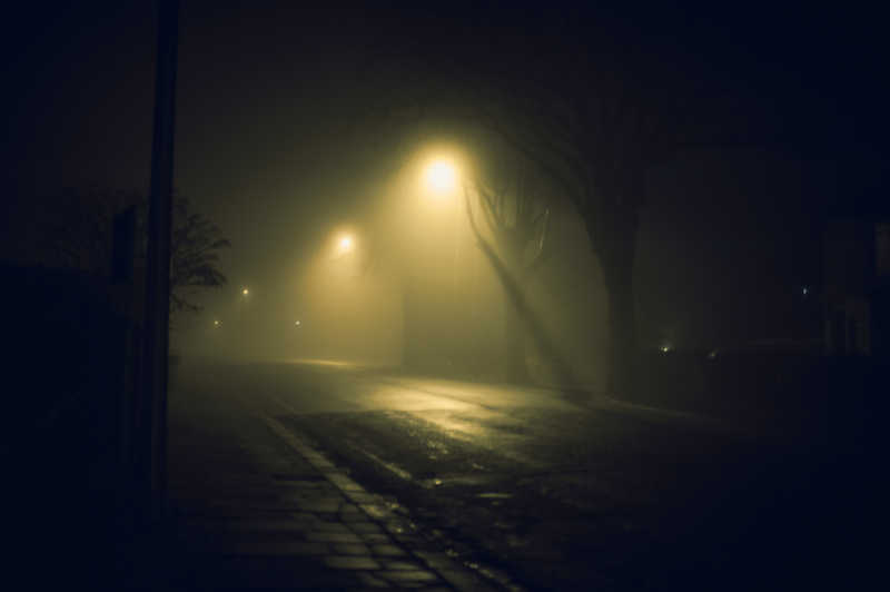 夜色朦胧的街道