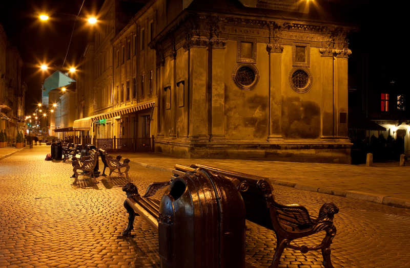 利沃夫街美丽的夜景