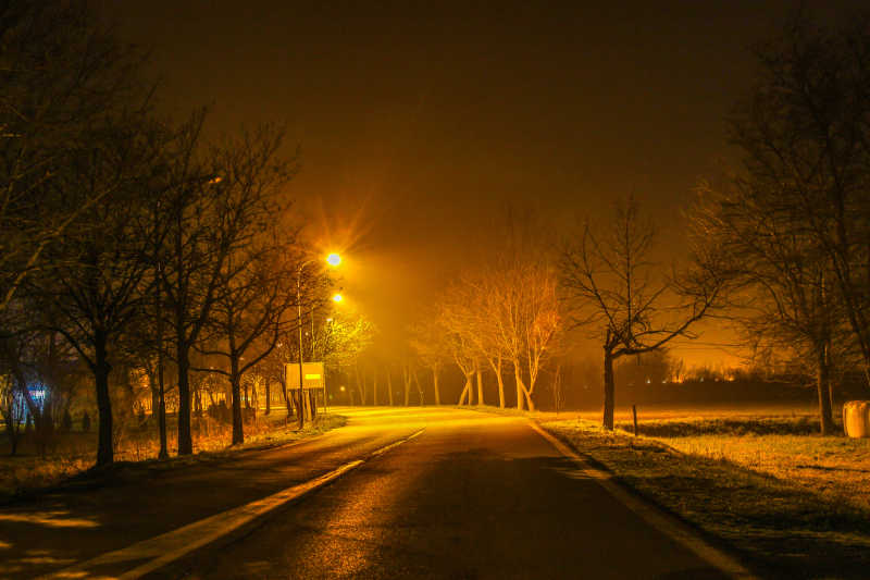 夜间的美丽街道