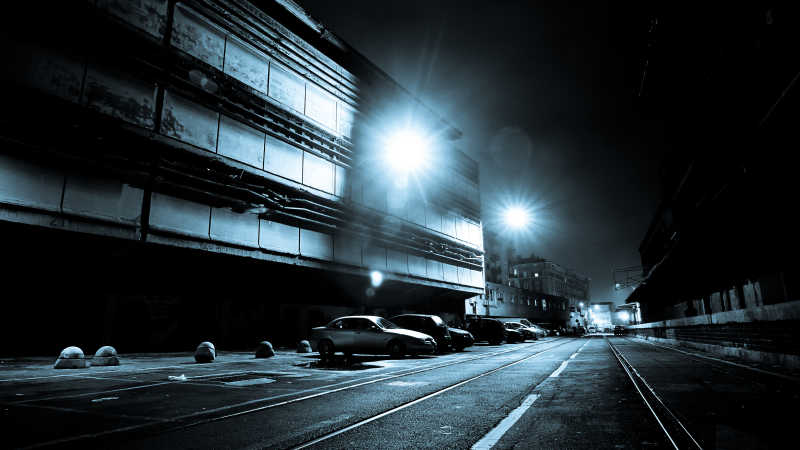 黑夜里的城市街道