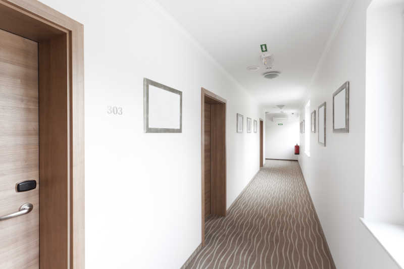 酒店简洁清新的走廊