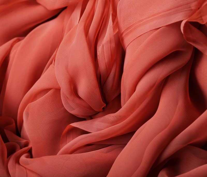 粉红色的纱巾