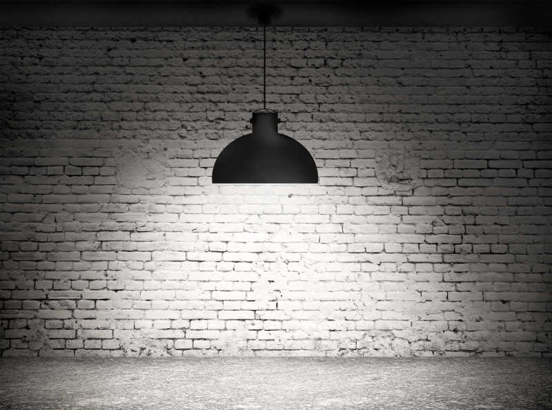 灰泥墙在黑色的灯笼照凉下墙壁和地板