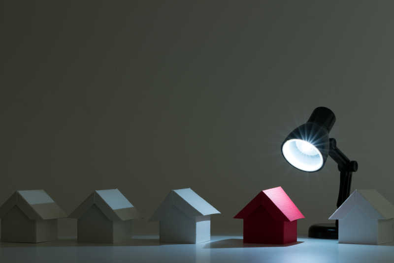 红房子为理想住宅概念聚光灯