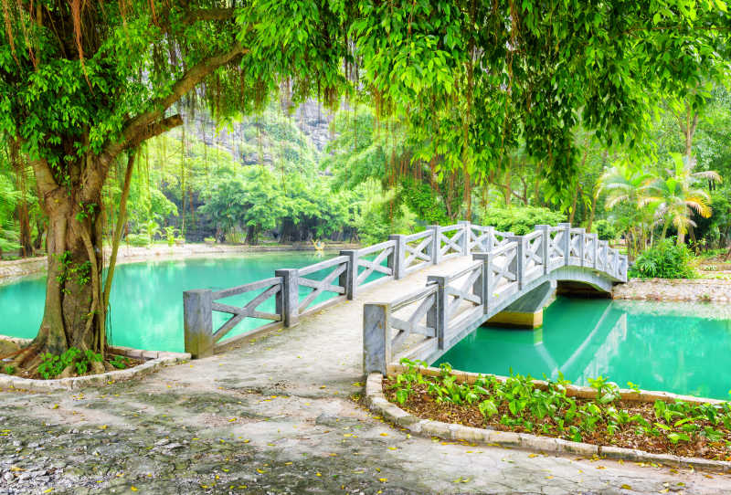 越南宁平省热带花园碧海运河