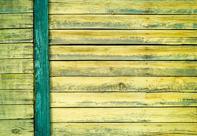 绿色老漆裂纹木门