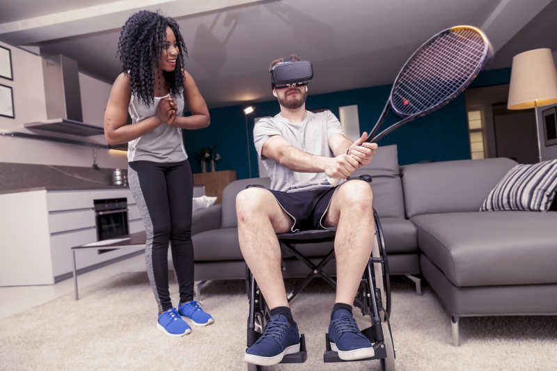 利用vr眼镜练习网球的残疾人