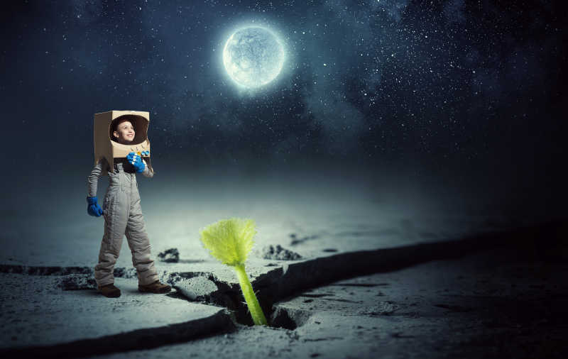 梦想成为宇航员的孩子和初生的萌芽