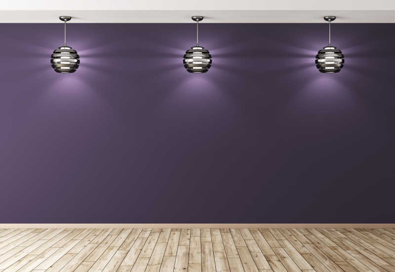 紫色房间展区内的三盏吊灯