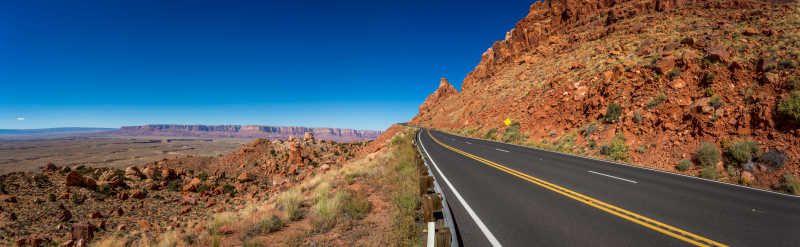亚利桑那州大峡谷笔直的公路
