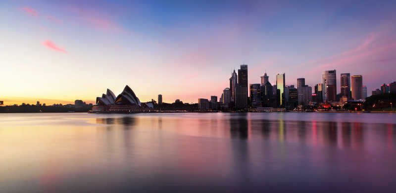 日出时的悉尼城市天际线