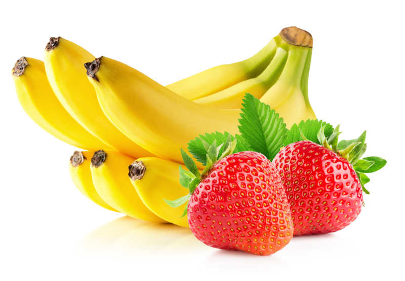 新鲜的香蕉和草莓