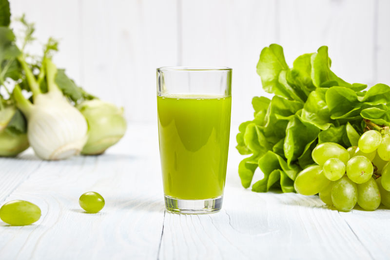 绿色水果蔬菜汁