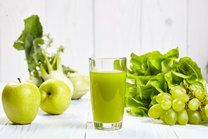 绿色水果汁与绿色水果蔬菜