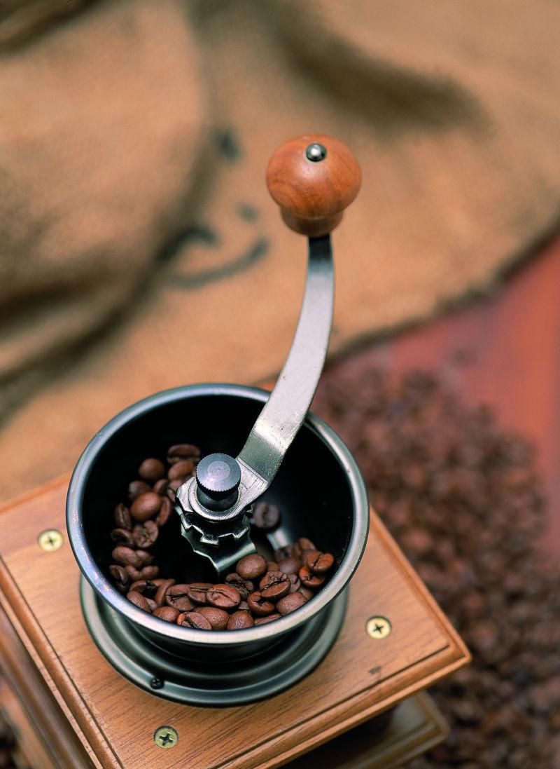 咖啡豆研磨机和咖啡豆