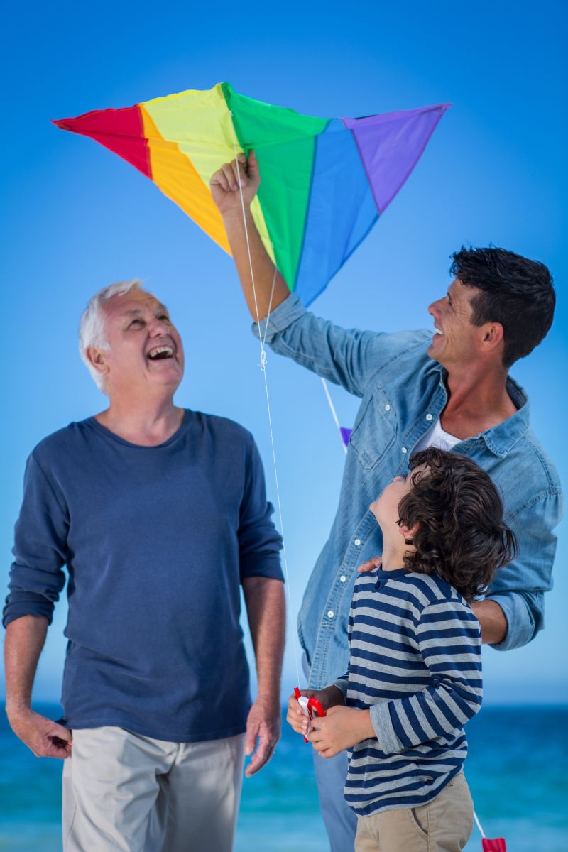 快乐的家庭玩风筝