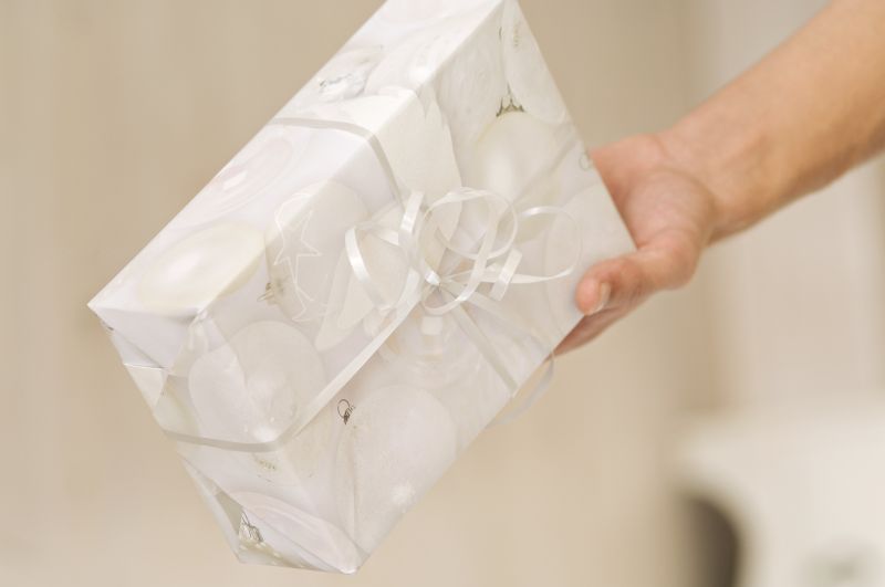 白色包装的礼盒