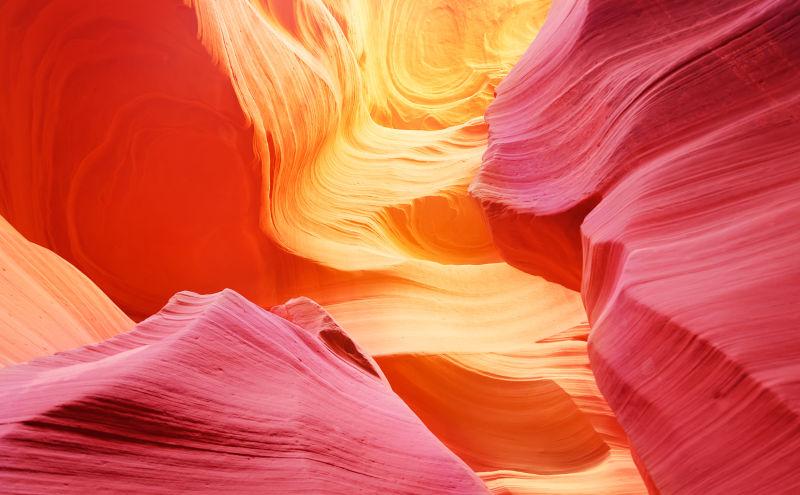 天然形成的彩色岩石景观