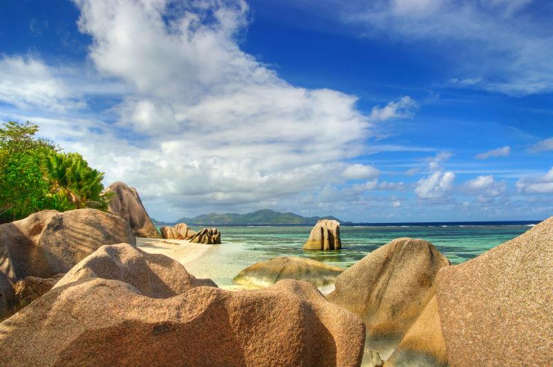 毛里求斯岛海滩上的岩石