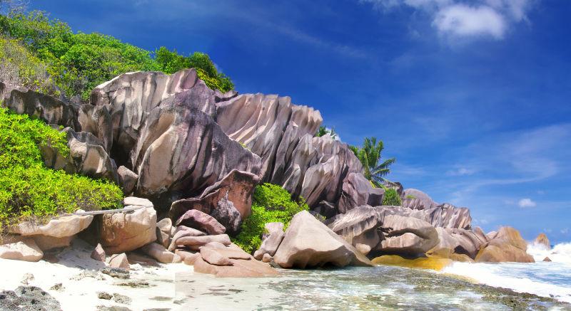 美丽的塞舌尔花岗岩岩石海滩