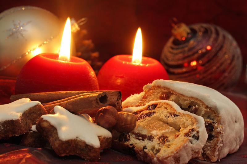 圣诞节食物和蜡烛