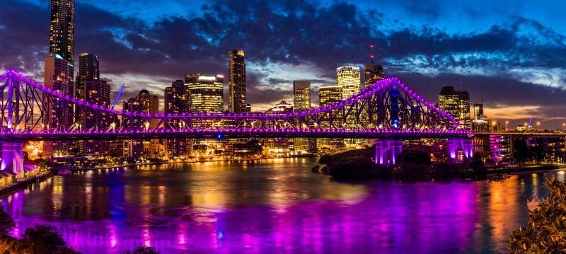 全景桥紫色夜景