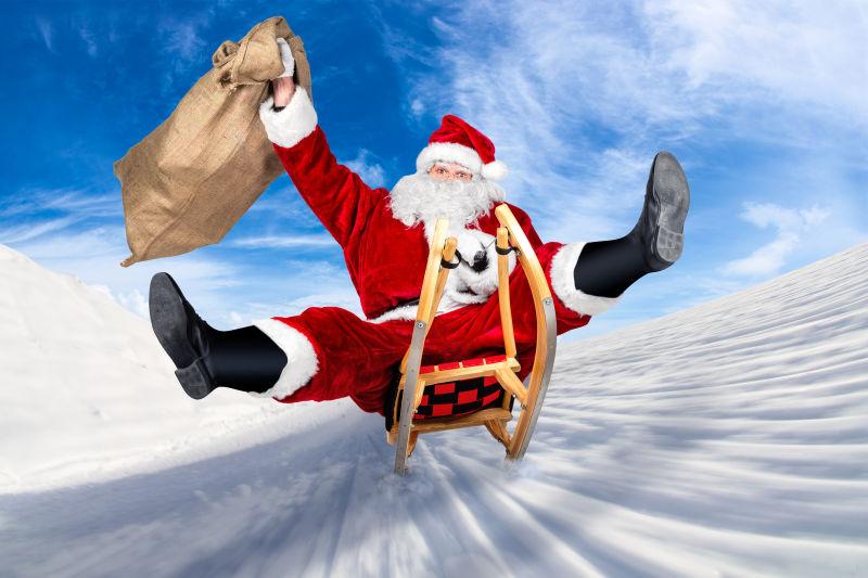 圣诞老人划雪橇与他的圣诞礼物