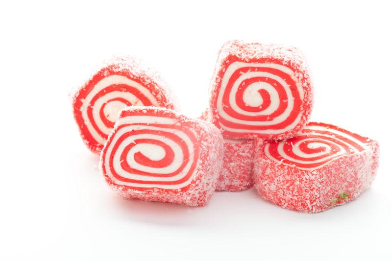 白色背景上的红色螺旋图案土耳其糖果