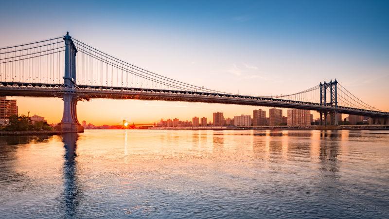 日出时的曼哈顿大桥