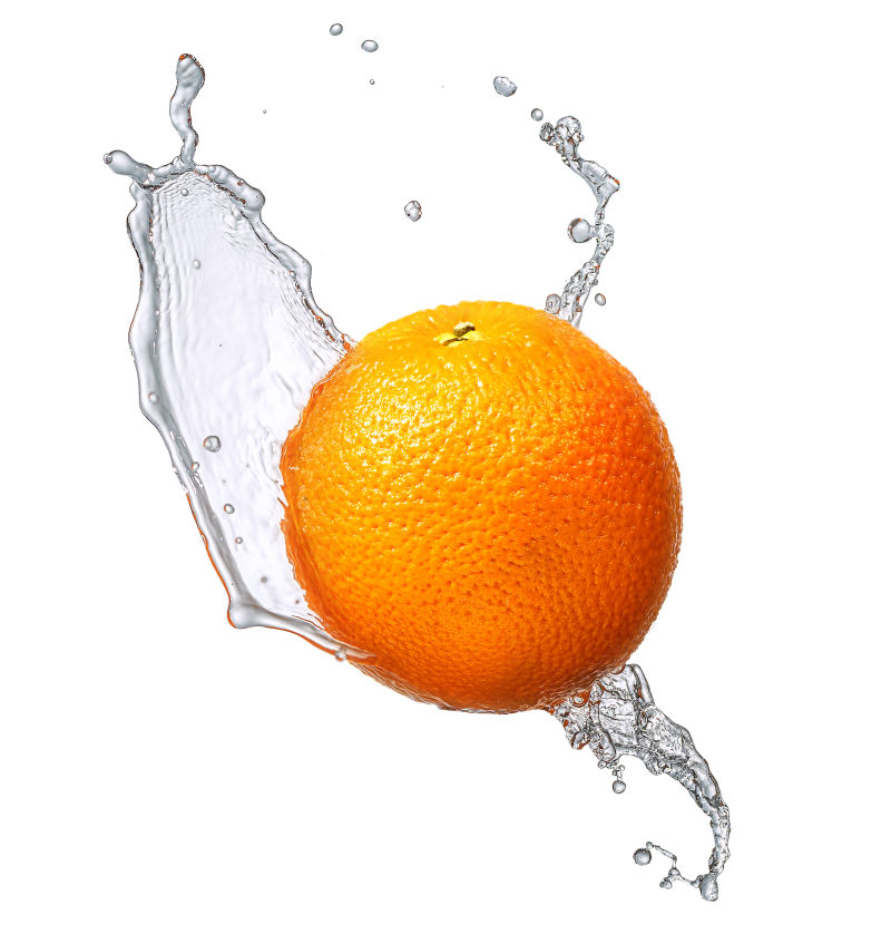 橙子和飞溅起来的水