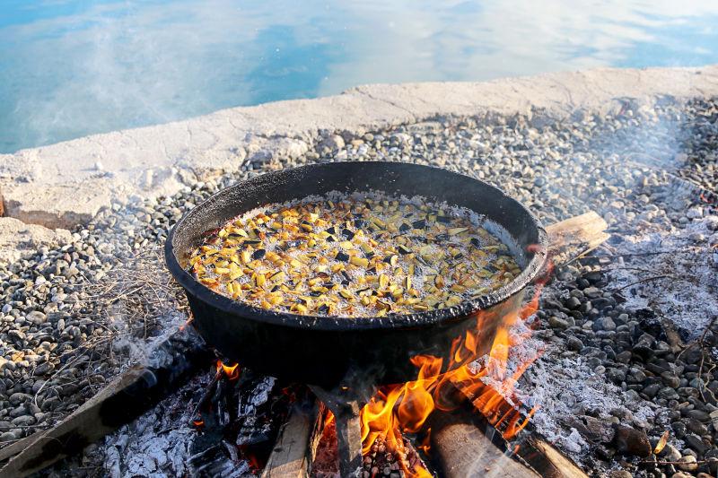 传统土耳其蒸煮锅烧茄子
