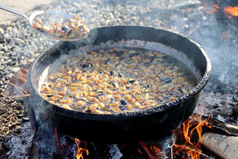 传统土耳其蒸煮锅烧茄子美食