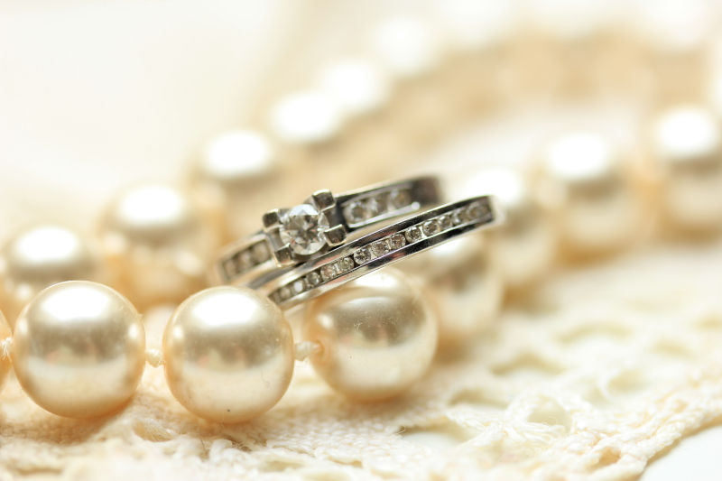 戒指与珍珠项链
