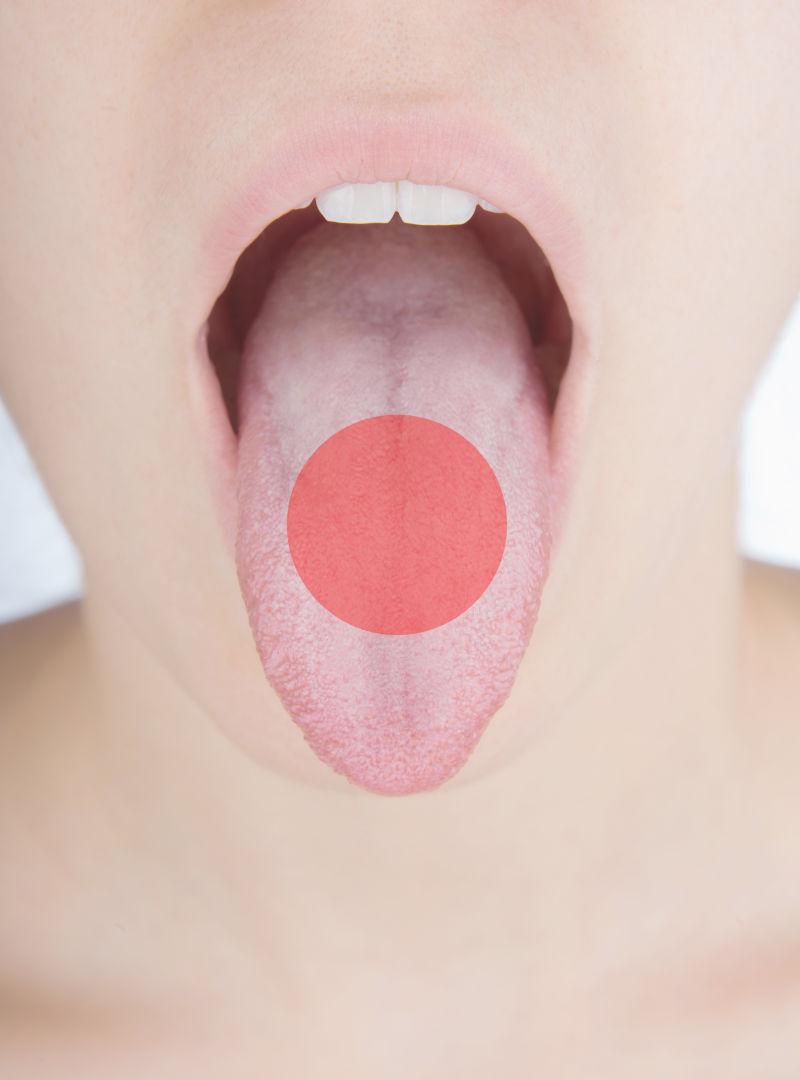 美女舌头上的红色圆点