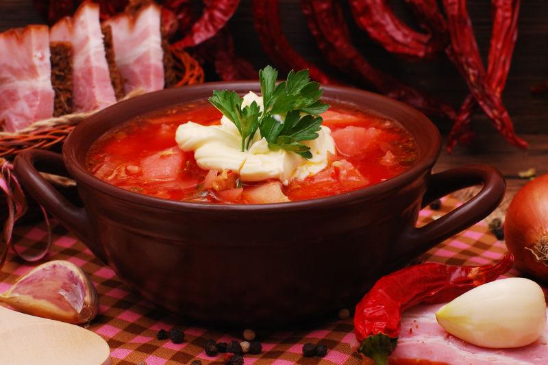 传统的美味乌克兰甜菜罗宋汤