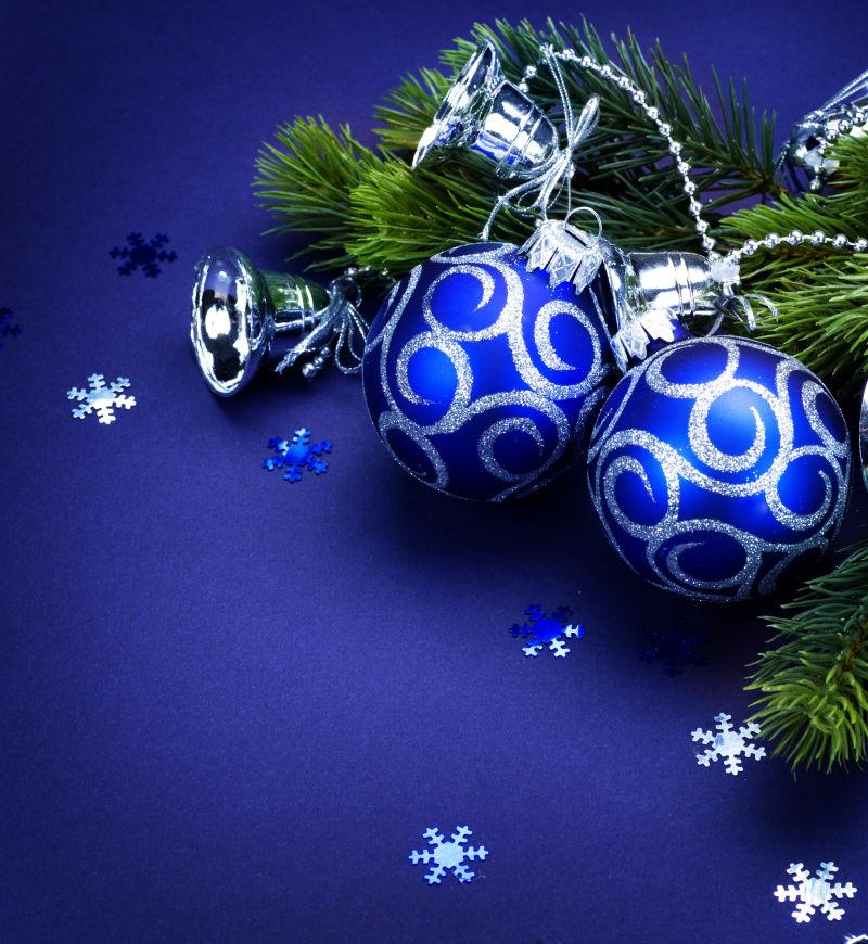 圣诞蓝色装饰球