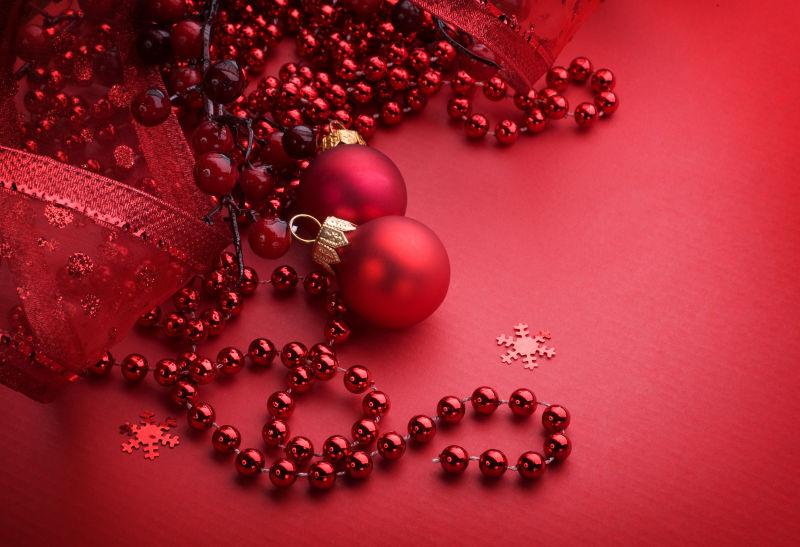 圣诞红色链珠装饰品