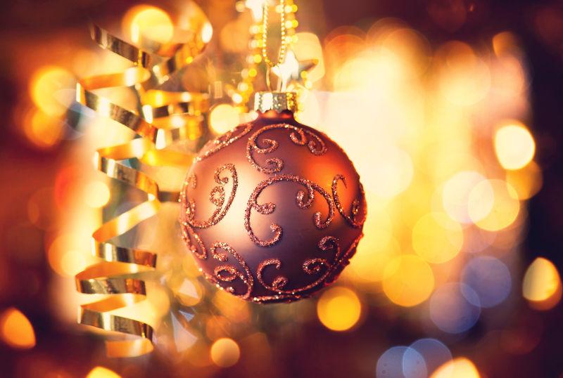 金色的圣诞节装饰彩球