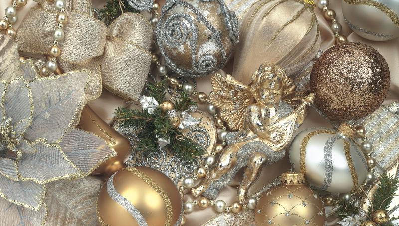 漂亮的金属色圣诞装饰品