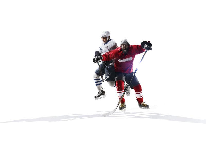 冰球运动员在冰上滑冰