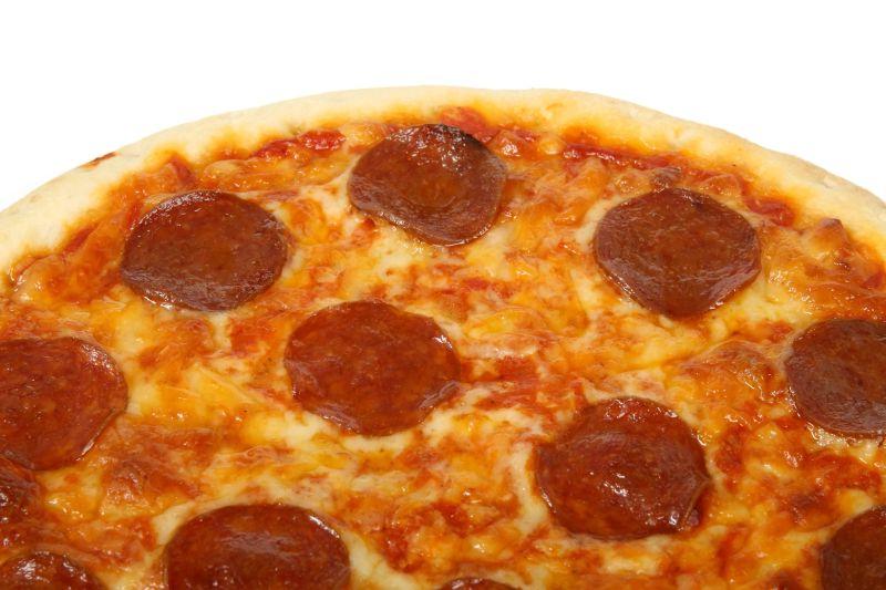 传统意大利奶酪香肠比萨