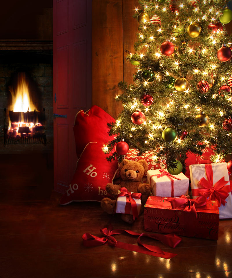 圣诞树礼物和灯光背景