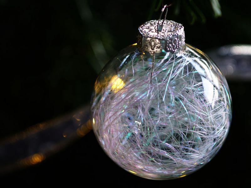 透明的圣诞装饰小球