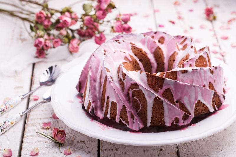 粉色糖霜花型小蛋糕