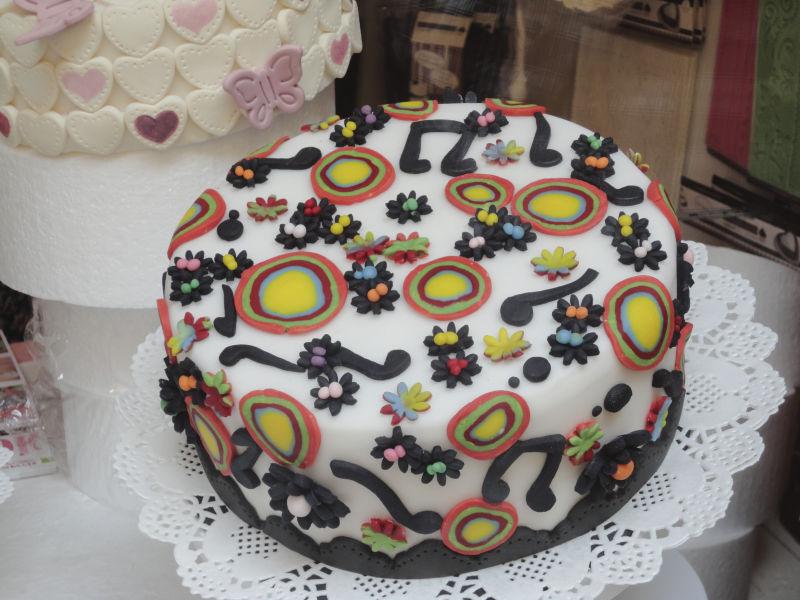 彩色花纹翻糖蛋糕