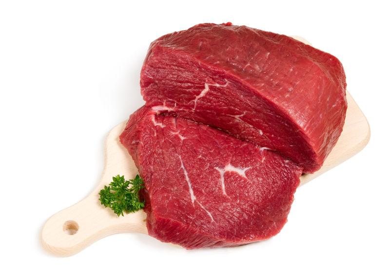 切肉板上的生肉片