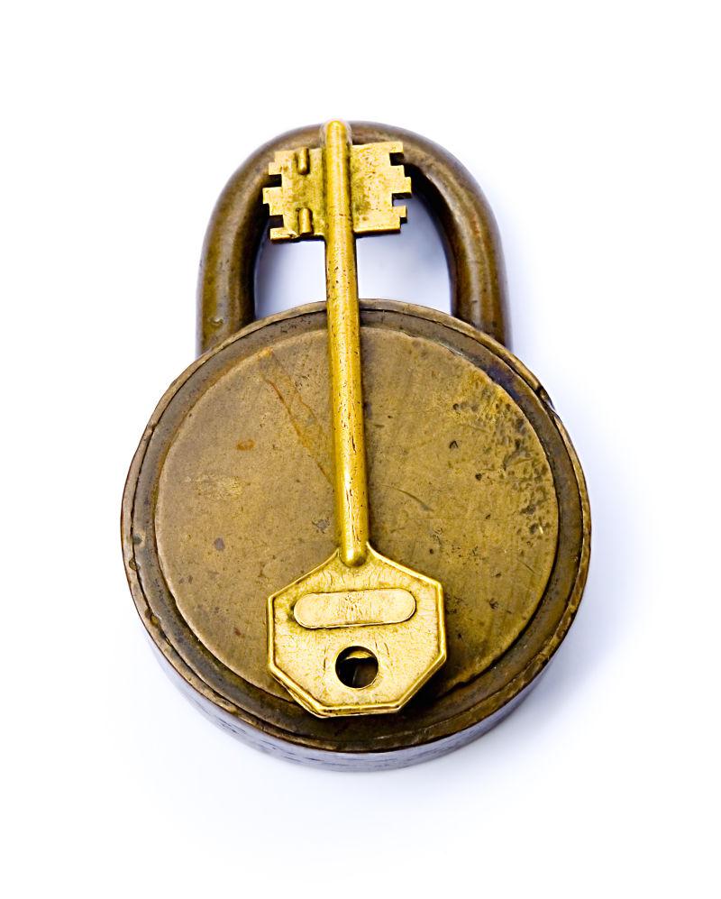 白色背景上的复古锁和钥匙安全概念