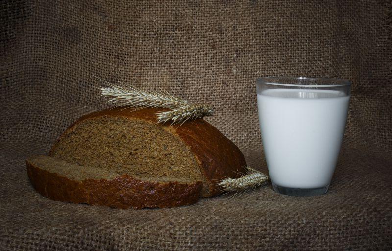 牛奶与面包