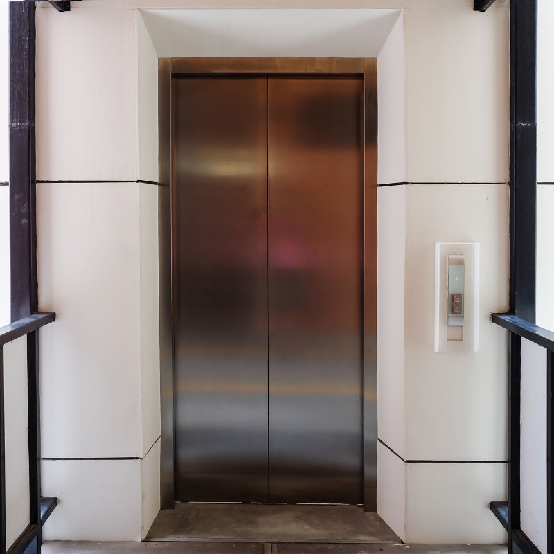 办公楼的现代化电梯