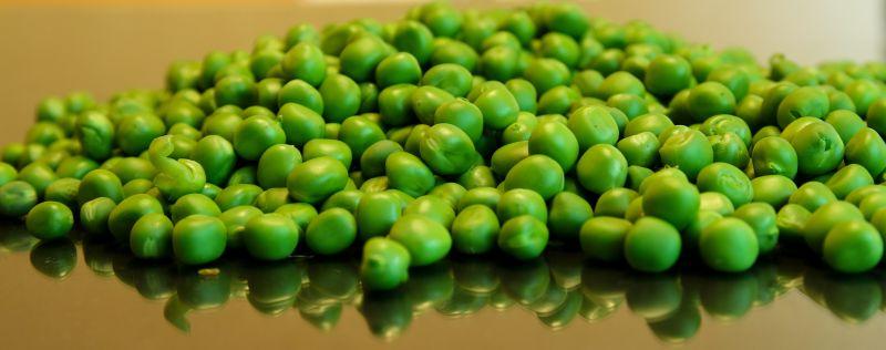 一堆新鲜的绿色豌豆